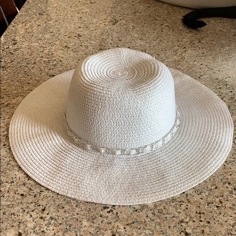 Lake Shore Drive White Sun Floppy Hat